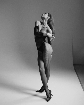 A cover of "expressive posing" cluster. The owner is daitannguyen. The cluster consists of 17 elements.