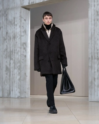 A cover of "Fashion" cluster. The owner is eloimotte. The cluster consists of 13 elements.