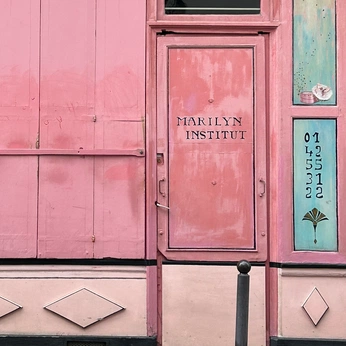 A cover of "façades" cluster. The owner is atiria. The cluster consists of 9 elements.