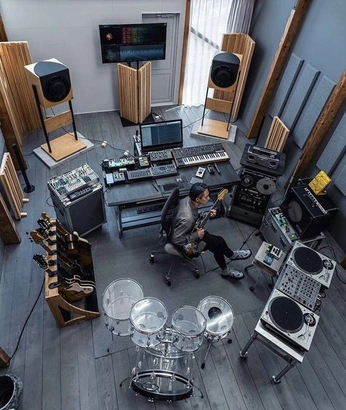 A cover of "visuals" cluster. The owner is margoisnotscared. The cluster consists of 56 elements.