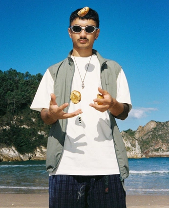 A cover of "ph_ad.zip" cluster. The owner is masetobes. The cluster consists of 284 elements.