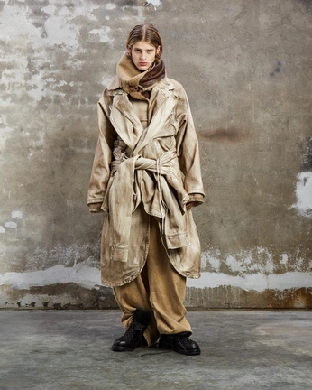 A cover of "fashion" cluster. The owner is itoatoi. The cluster consists of 137 elements.