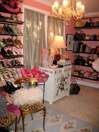 A cover of "Apt" cluster. The owner is curby. The cluster consists of 3 elements.