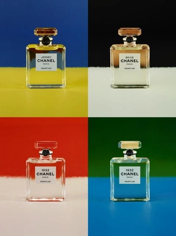 A cover of "Advertising" cluster. The owner is sophiegaten. The cluster consists of 211 elements.