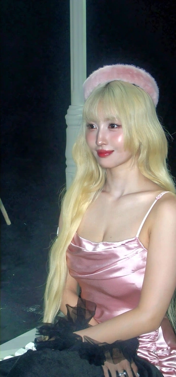 A cover of "twice" cluster. The owner is saamraat. The cluster consists of 2 elements.