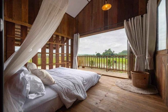 A cover of "Northern Thai House" cluster. The owner is bentolabs. The cluster consists of 7 elements.