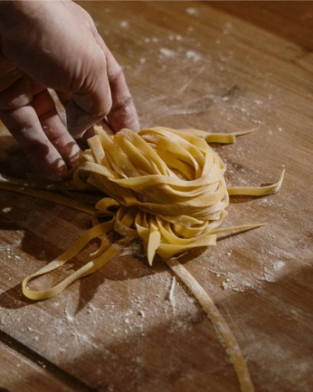 A cover of "El Italiano | Moodboard" cluster. The owner is ajonegromkt. The cluster consists of 48 elements.