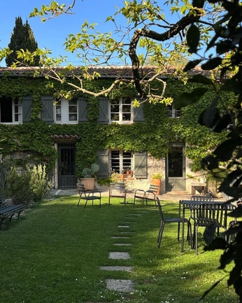 A cover of "Chez moi" cluster. The owner is msclotilde. The cluster consists of 17 elements.