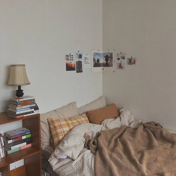 A cover of "Wallz" cluster. The owner is housefield. The cluster consists of 3 elements.