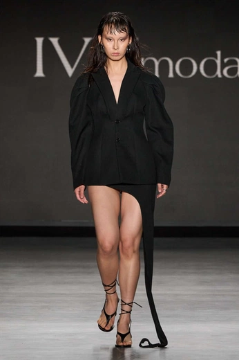 A cover of "Ivy Moda SS26" cluster. The owner is echogrid. The cluster consists of 32 elements.