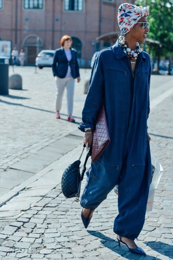 A cover of "Pockets/UtilityBelt/Bag" cluster. The owner is hughgarry. The cluster consists of 24 elements.