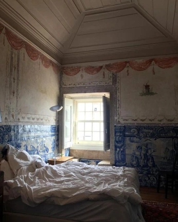 A cover of "Interiors" cluster. The owner is thesobro. The cluster consists of 3 elements.