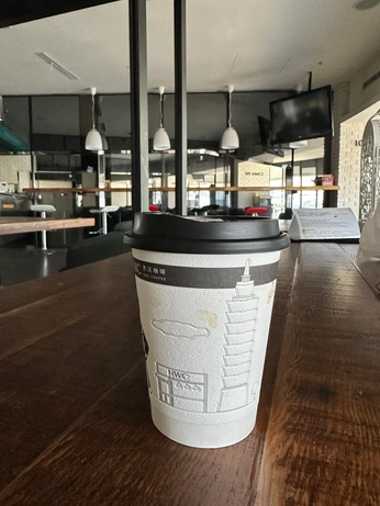 A cover of "Coffee cups" cluster. The owner is danaly. The cluster consists of 4 elements.