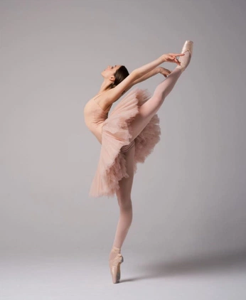 A cover of "The invisible Line" cluster. The owner is adriruch. The cluster consists of 6 elements.