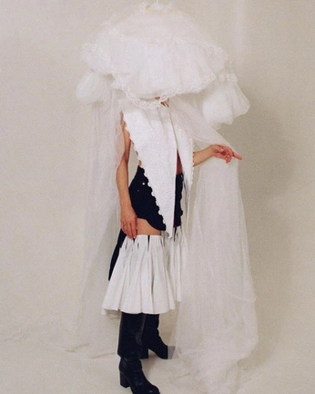 A cover of "Fashion" cluster. The owner is roiscara. The cluster consists of 2 elements.