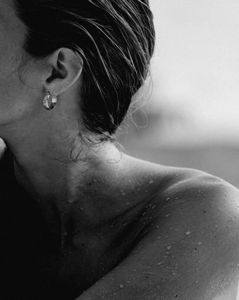 A cover of "Self-love at beach" cluster. The owner is chlomcn. The cluster consists of 28 elements.