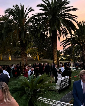 A cover of "BRUNCH" cluster. The owner is roxi1999. The cluster consists of 17 elements.