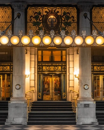 A cover of "Plaza Hotel" cluster. The owner is ailev. The cluster consists of 10 elements.