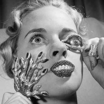 A cover of "Jewelry" cluster. The owner is mythos. The cluster consists of 13 elements.