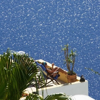 A cover of "Bleu de Grèce" cluster. The owner is nereide. The cluster consists of 32 elements.