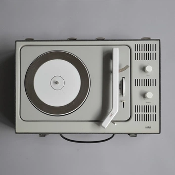 A cover of "botones" cluster. The owner is lulacarosella. The cluster consists of 66 elements.