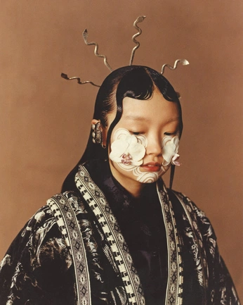 A cover of "Cho Giseok" cluster. The owner is luxblues. The cluster description is "Korean photographer working in surrealist themes.". The cluster consists of 12 elements.