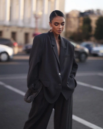 A cover of "Modelwerk Doreen" cluster. The owner is leandertuellmann. The cluster consists of 5 elements.