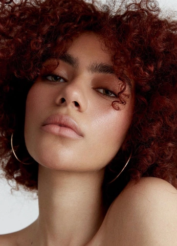 A cover of "Beauty 28.11." cluster. The owner is simonhengesbach. The cluster consists of 19 elements.