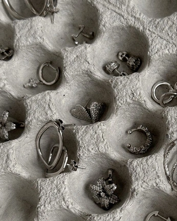 A cover of "EASTER" cluster. The owner is itsamanda. The cluster consists of 20 elements.