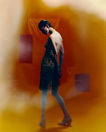 A cover of "poses" cluster. The owner is julianaw. The cluster consists of 1 element.