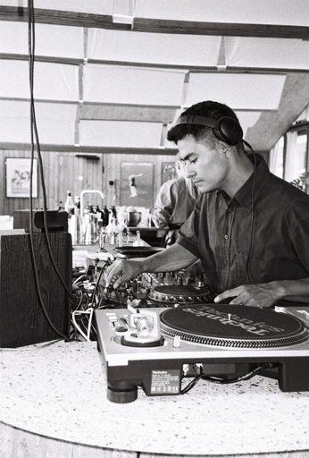 A cover of "Break Room" cluster. The owner is workstreet. The cluster consists of 7 elements.