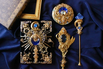 A cover of "Dnd like" cluster. The owner is ariacosmic7. The cluster consists of 37 elements.