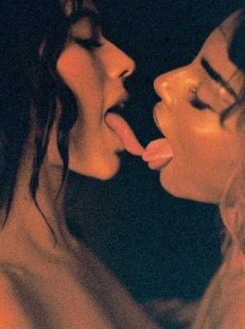 A cover of "Goddess" cluster. The owner is elyysian. The cluster consists of 20 elements.