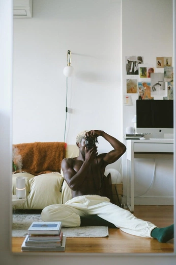 A cover of "Men Poses — In-home" cluster. The owner is eddierhea. The cluster consists of 3 elements.