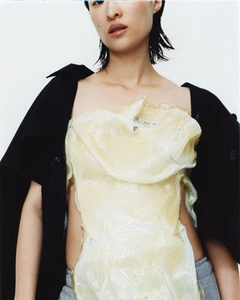 A cover of "Fashion Editorials" cluster. The owner is carlabad. The cluster consists of 6 elements.