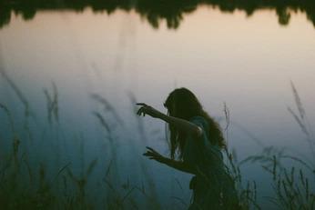 A cover of "Zandi shoot #1" cluster. The owner is annesophie. The cluster consists of 32 elements.