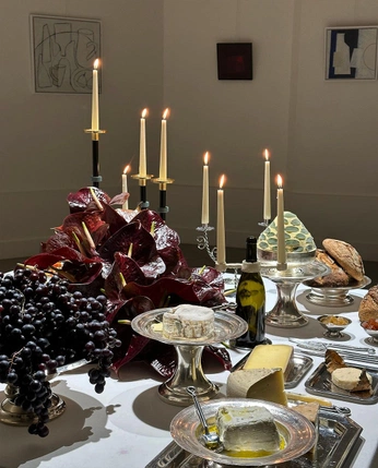 A cover of "table" cluster. The owner is rikastus. The cluster consists of 28 elements.