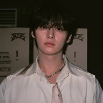 A cover of "Lee Know" cluster. The owner is squidgame4ever. The cluster consists of 214 elements.