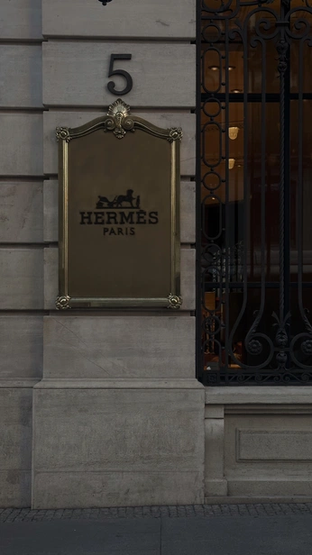 A cover of "luxury" cluster. The owner is laurine.ostm. The cluster consists of 8 elements.