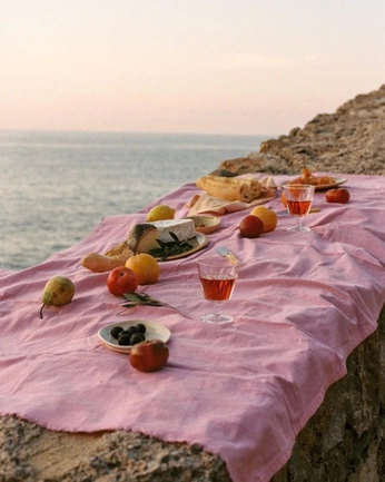 A cover of "Table Scaping & Food" cluster. The owner is danaime. The cluster consists of 300 elements.