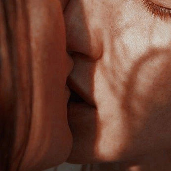 A cover of "love" cluster. The owner is lunanorte. The cluster consists of 31 elements.