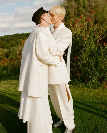 A cover of "Hochzeit" cluster. The owner is timstemler. The cluster consists of 1 element.