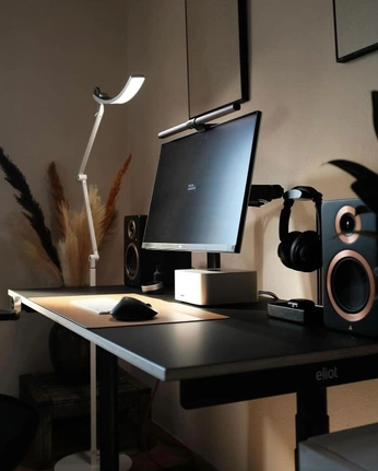 A cover of "Desk setup" cluster. The owner is cheshie. The cluster consists of 14 elements.