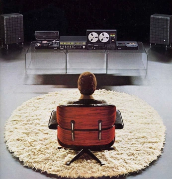 A cover of "Space inspo" cluster. The owner is abenhamou. The cluster consists of 4 elements.