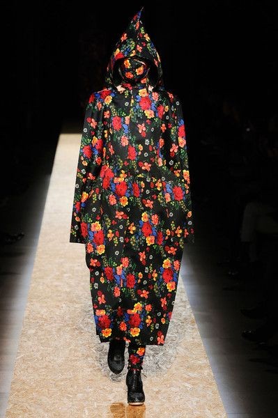 A look from the Viktor & Rolf Spring/Summer 2015 Haute Couture collection.