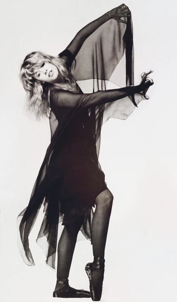 A cover of "omg." cluster. The owner is kamrynray. The cluster description is "a portrait of myself in media and pop culture 😁". The cluster consists of 11 elements.