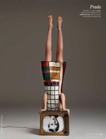 A cover of "Fashion ad" cluster. The owner is karolinaconk. The cluster consists of 21 elements.