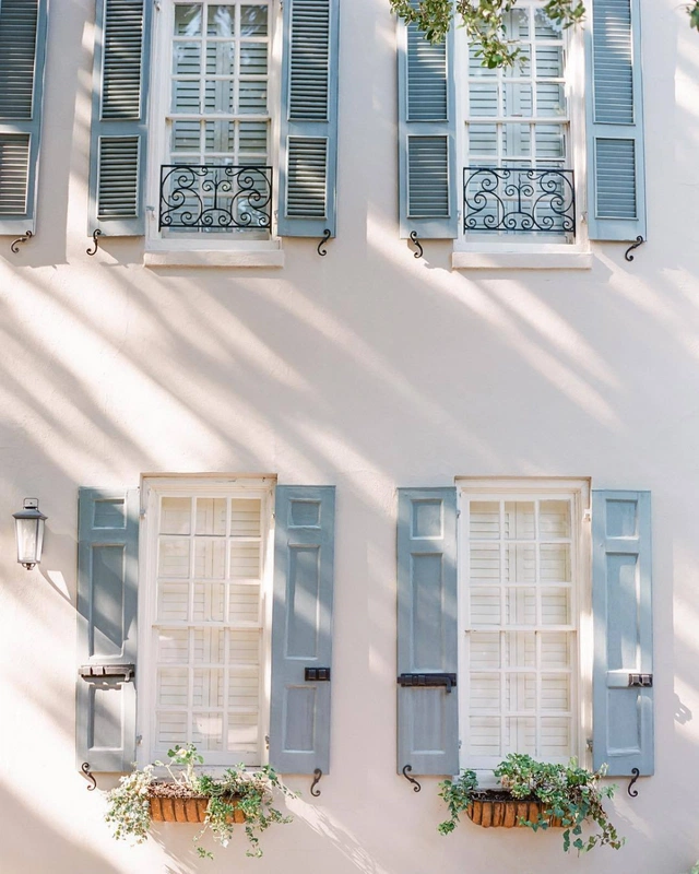 A house facade with blue shutters in Charleston, South Carolina