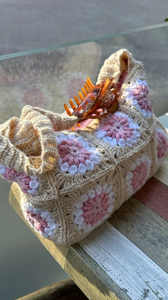 A cover of "crochet" cluster. The owner is mirajoh. The cluster consists of 18 elements.