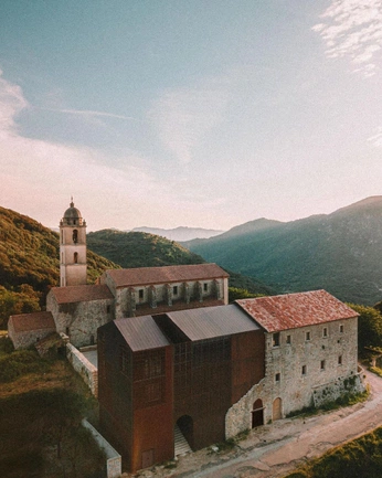 A cover of "Exterior" cluster. The owner is sarahemoran. The cluster consists of 12 elements.